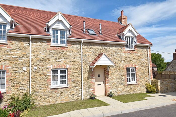 3 Bedroom Semi-Detached House To Rent In Kington View, Templecombe, BA8