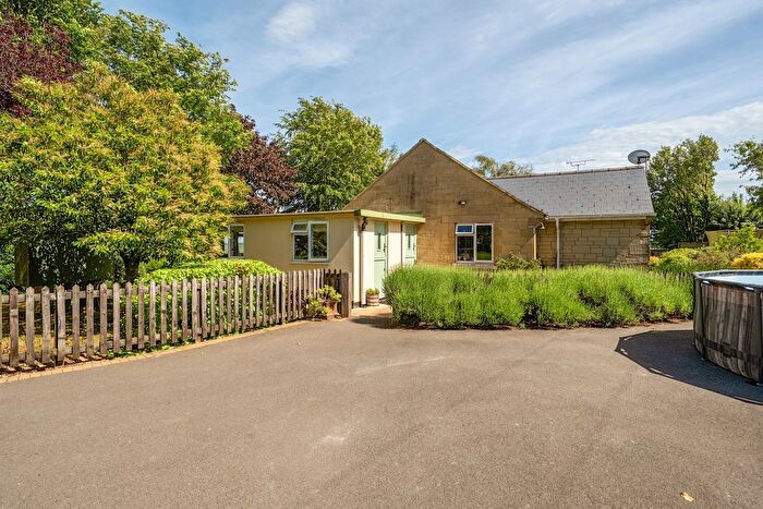 3 Bedroom Bungalow To Rent In Hackpen, Burderop, Swindon, SN4