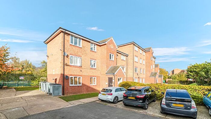 1 Bedroom Flat For Sale In Express Drive, Goodmayes, Ilford, IG3