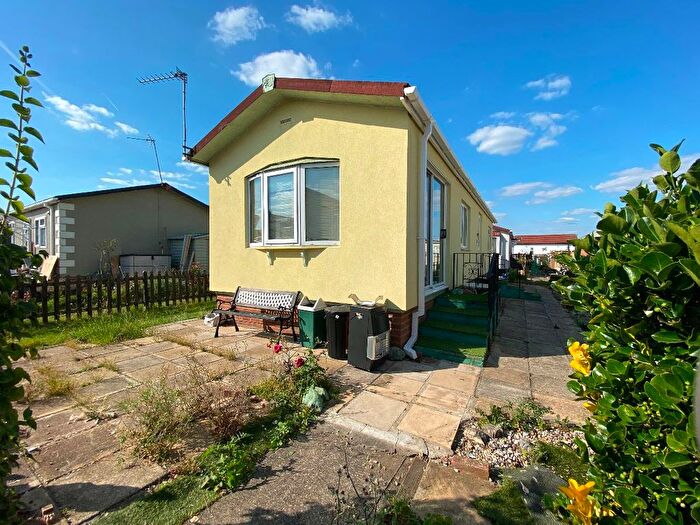 2 Bedroom Mobile/park Home For Sale In Kings Park, Creek Road, Canvey Island, SS8