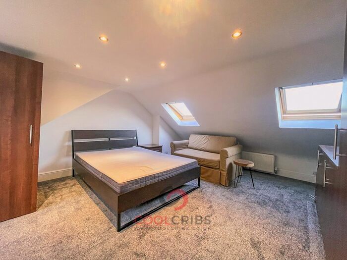 Studio To Rent In Layfield Road, London, NW4