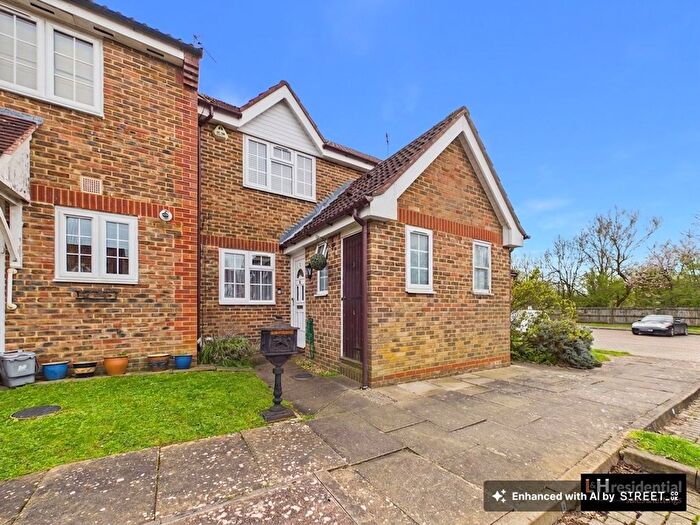 2 Bedroom Terraced House For Sale In Oberon Close, Borehamwood, WD6