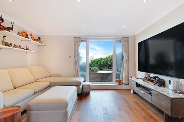 2 Bedroom Apartment To Rent In Caledonian Wharf, London, E14