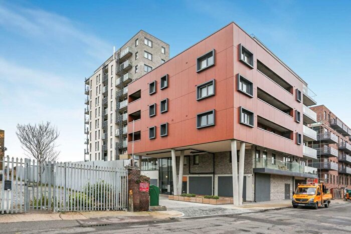 1 Bedroom Flat To Rent In Salcombe Court, St. Ives Place, Poplar, E14