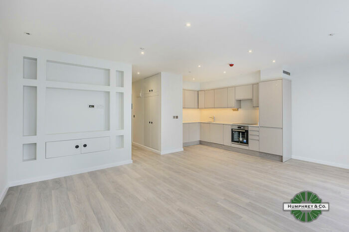 2 Bedroom Flat To Rent In High Road, London, E10