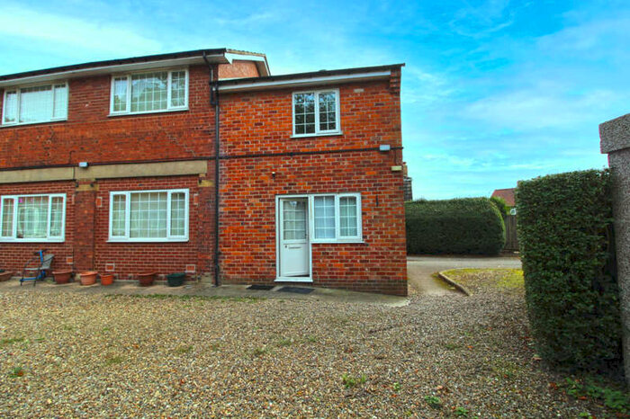 2 Bedroom House To Rent In Molescroft Mews, HU17