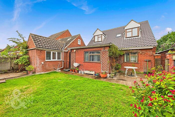 3 Bedroom Bungalow For Sale In Windmill Close, Poringland, Norwich, NR14