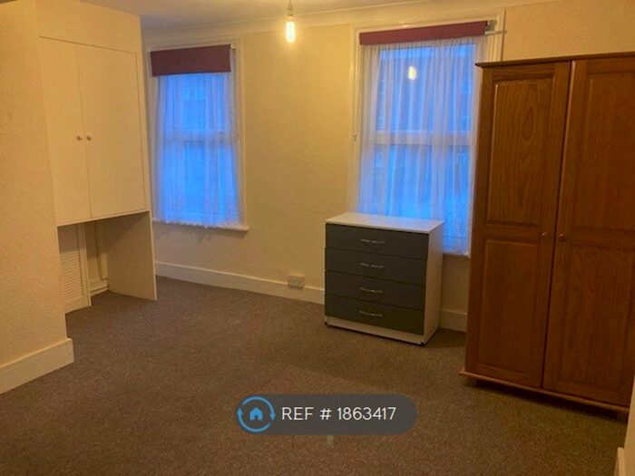 2 Bedroom Flat To Rent In Chatham Street, Reading, RG1