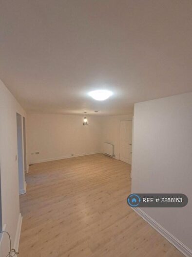1 Bedroom Flat To Rent In Gee Cross, Hyde, SK14