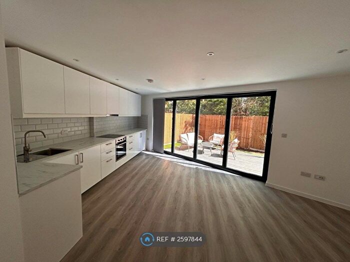 2 Bedroom Flat To Rent In Royston Rd, London, SE20