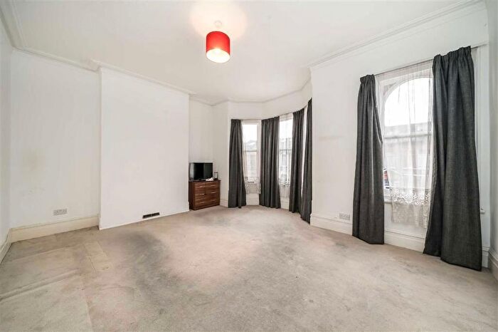 3 Bedroom Terraced House For Sale In Rosebery Road, London, SW2