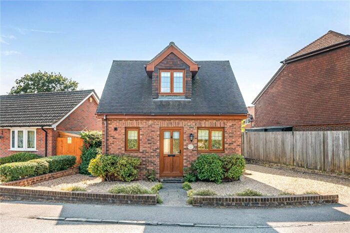 1 Bedroom Detached House For Sale In Low Lane, Badshot Lea, Farnham, GU9