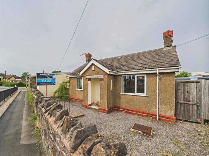 2 Bedroom Detached Bungalow To Rent In Cotswold Road, Chipping Sodbury, Bristol, BS37