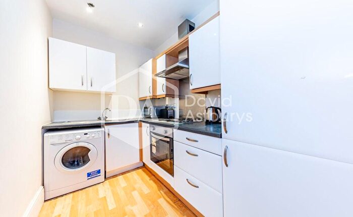 3 Bedroom Apartment To Rent In Lafitte House, New Orleans Walk, Crouch Hill, N19