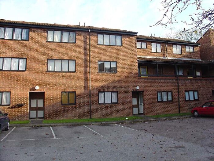 1 Bedroom Flat To Rent In Wordsworth Court, Hatfield, AL10