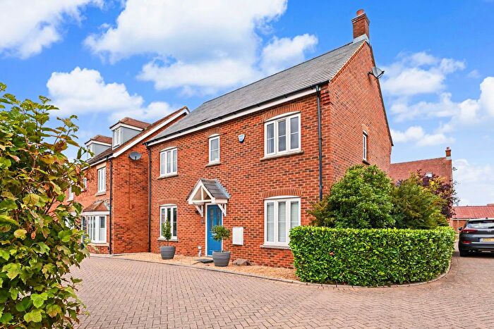 4 Bedroom Detached House For Sale In Lancaster Way, Pitstone, LU7