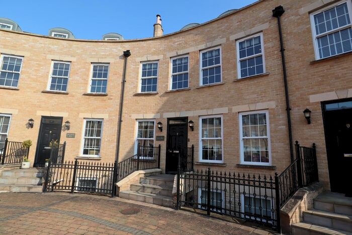 6 Bedroom Town House To Rent In The Colosseum, Uphill Lincoln, Lincoln, LN1