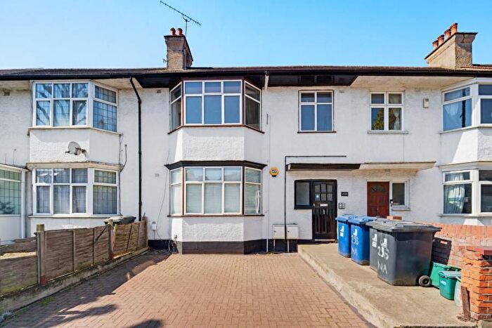 3 Bedroom Flat For Sale In Northfield Avenue, London, W5