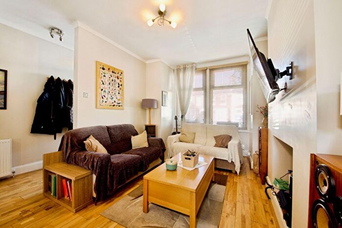 3 Bedroom Terraced House For Sale In Ollerton Road, London, N11