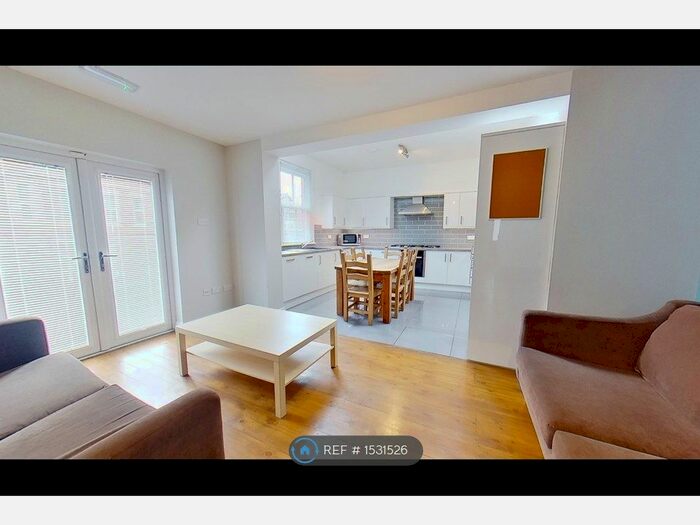 7 Bedroom End Of Terrace House To Rent In Derby Road, Nottingham, NG7