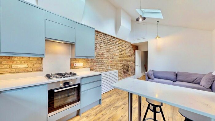 3 Bedroom Apartment To Rent In Hoe Street, London, E17