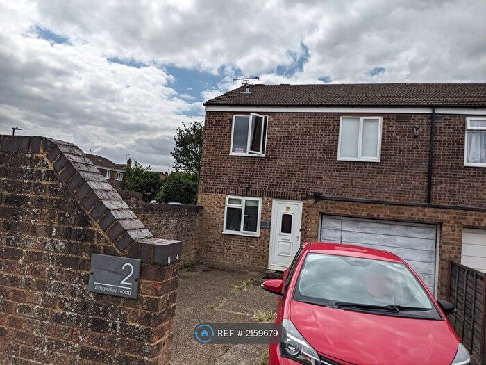 4 Bedroom End Of Terrace House To Rent In Amberley Road, Slough, SL2