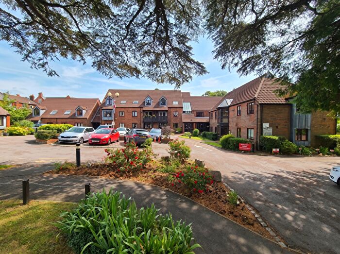 1 Bedroom Flat For Sale In Rufus Court, Gosport Lane, Lyndhurst, SO43