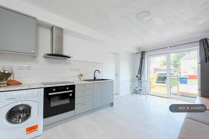 Studio To Rent In Ramsden Square, Cambridge, CB4