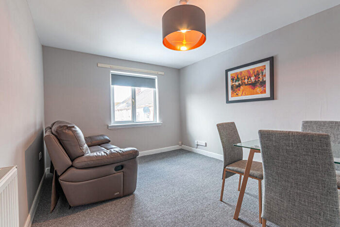 4 Bedroom Flat To Rent In L Alan Breck Gardens, Edinburgh, EH4