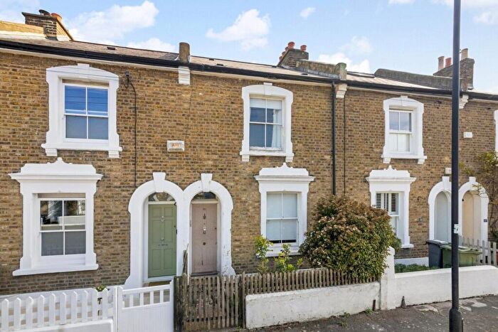 2 Bedroom Cottage To Rent In Chalford Road, Dulwich, London, SE21