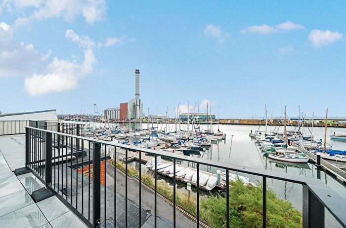 2 Bedroom Flat To Rent In Albion Street, Southwick, Brighton, West Sussex, BN42