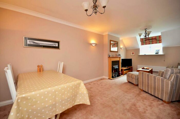 2 Bedroom Flat To Rent In Century Court, Woking, GU21