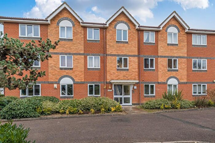 2 Bedroom Flat To Rent In Hebbecastle Down, Warfield, RG42