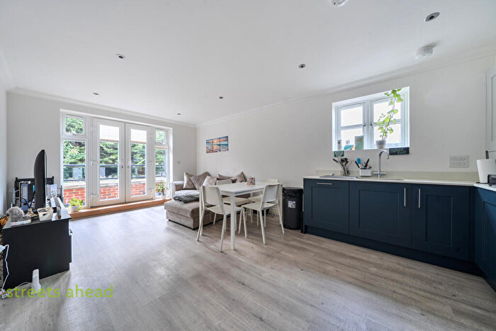 2 Bedroom Apartment For Sale In Hillcrest Road, Purley, CR8