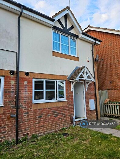 3 Bedroom Semi-Detached House To Rent In Two Mile Drive, Slough, SL1