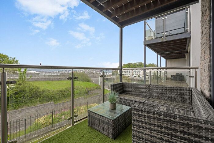 2 Bedroom Flat For Sale In Causeway View, Plymouth, Devon, PL9