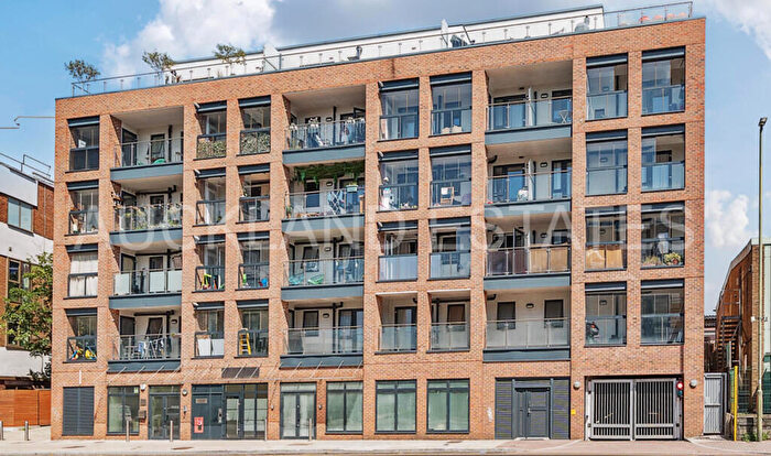 2 Bedroom Apartment To Rent In High Road, Whetstone, London, N20