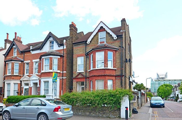 Maisonette To Rent In Broughton Road, Ealing, London, W13