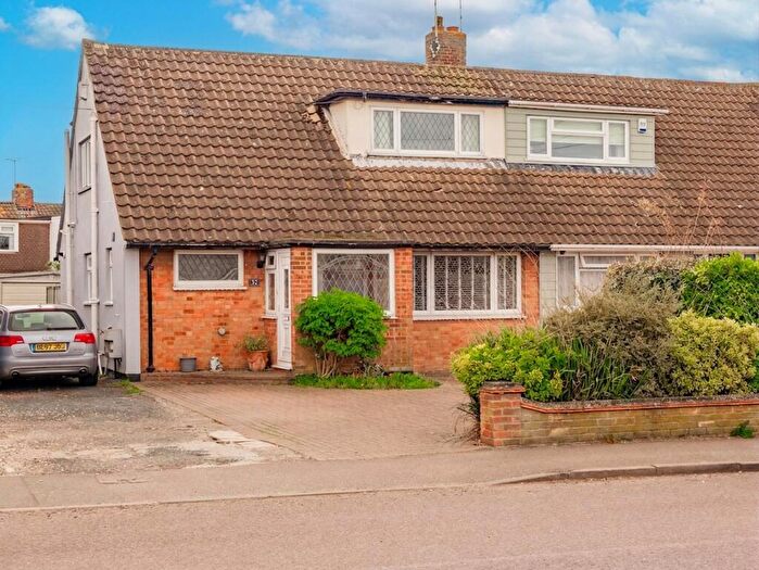 4 Bedroom Semi-Detached House For Sale In Common Approach, Benfleet, SS7