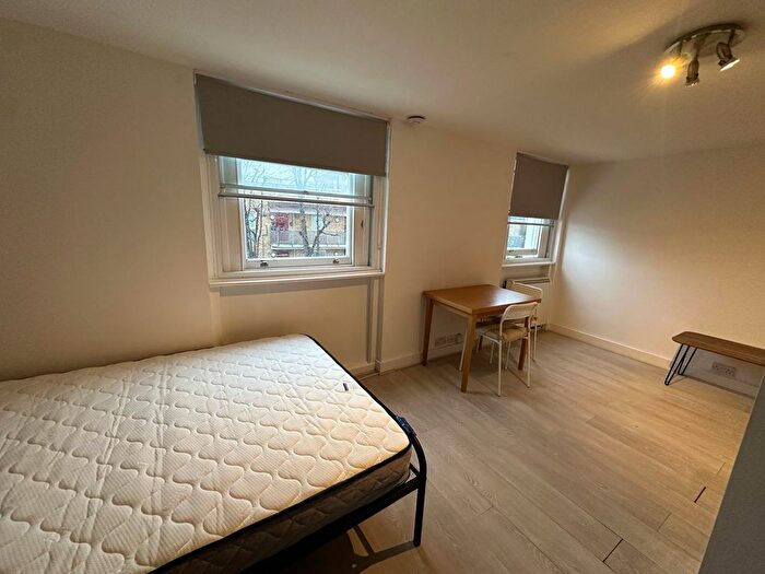 Studio To Rent In Oaklands Grove, London, W12