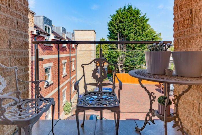 1 Bedroom Apartment To Rent In Woodstock Road, Witney, OX28