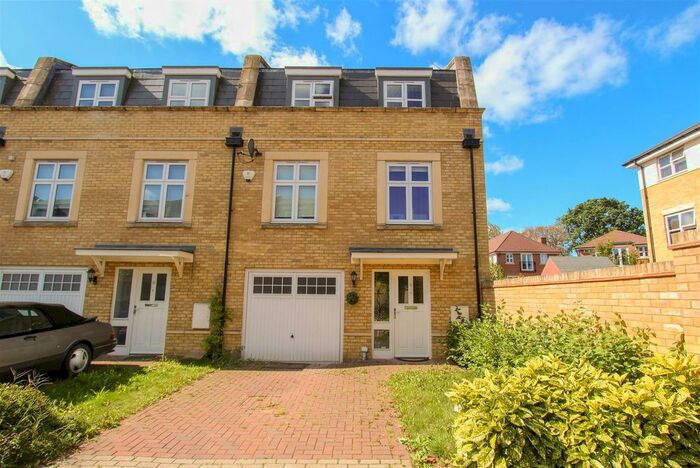 4 Bedroom Town House To Rent In Storey Close, Ickenham, Uxbridge, UB10