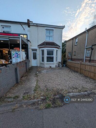3 Bedroom Semi-Detached House To Rent In Warren Avenue, Southampton, SO16