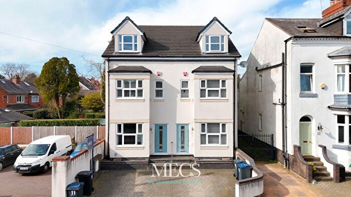 4 Bedroom Semi-Detached House For Sale In Lonsdale Road, Birmingham, West Midlands, B17