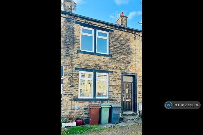 2 Bedroom Terraced House To Rent In Beaumont Square, Pudsey, LS28