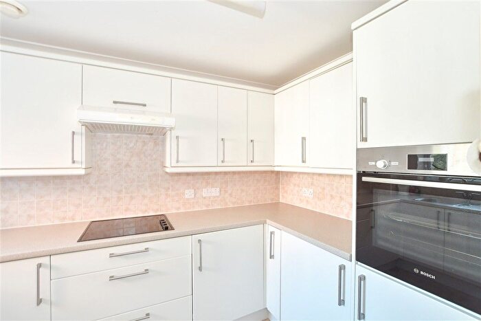 1 Bedroom Flat For Sale In Grange Road, Uckfield, East Sussex, TN22