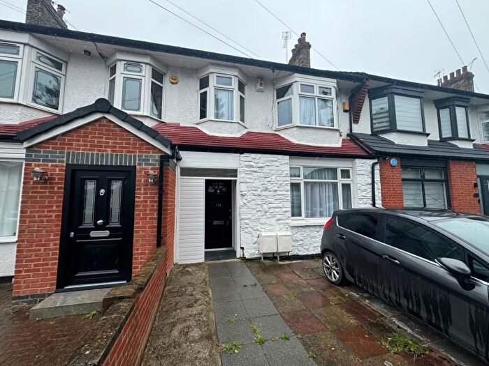 2 Bedroom Flat To Rent In Princes Avenue, Palmers Green, N13