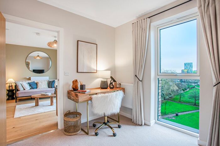 2 Bedroom Flat For Sale In Abbey Road, Barking, IG11