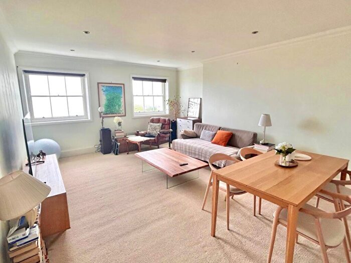 2 Bedroom Apartment To Rent In Lewes Crescent, Brighton, BN2