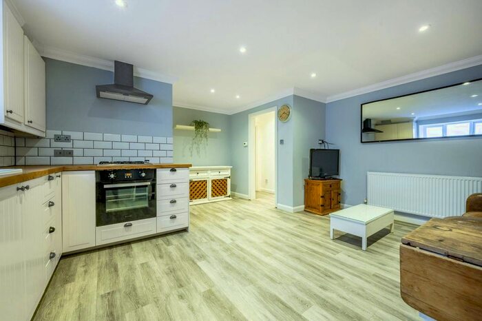 1 Bedroom Flat For Sale In Hopton Road, Streatham, London, SW16